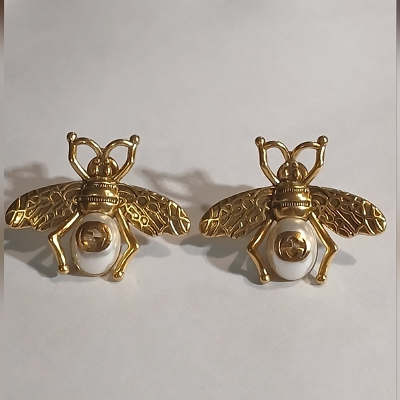 Authentic Gucci Gold Tone GG Faux Pearl Bee Earrings - Picture 1 of 9